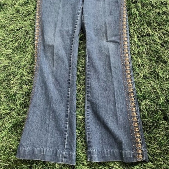 Beautiful Embroidered Jeans - Picture 2 of 4